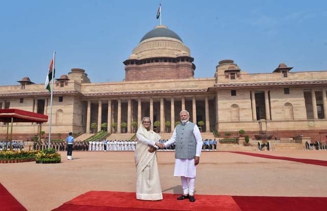 নয়াদিল্লির রাষ্ট্রপতি ভবনে প্রধানমন্ত্রীকে আনুষ্ঠানিক সংবর্ধনা