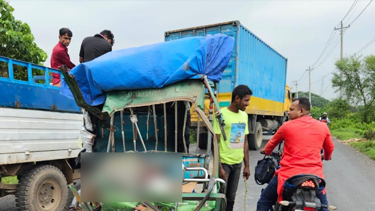 গাজীপুরে অটোরিকশা-বাসের মুখোমুখি সংঘর্ষে ২ জন নিহত