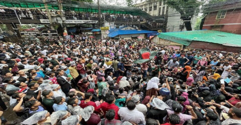 চট্টগ্রামে শিক্ষার্থীদের কর্মসূচিতে যোগ দিলেন আইনজীবীরা