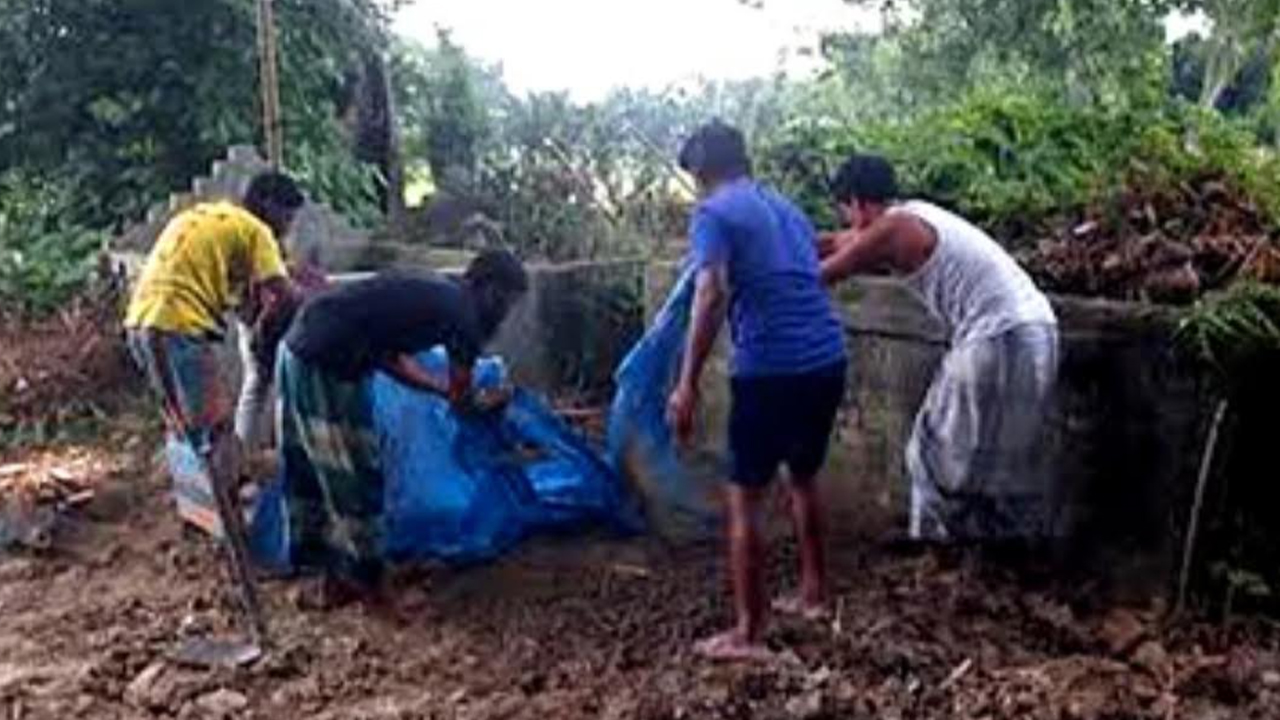 দাফনের ১০ দিন পর কবর থেকে তোলা হলো পুলিশ কর্মকর্তার মরদেহ