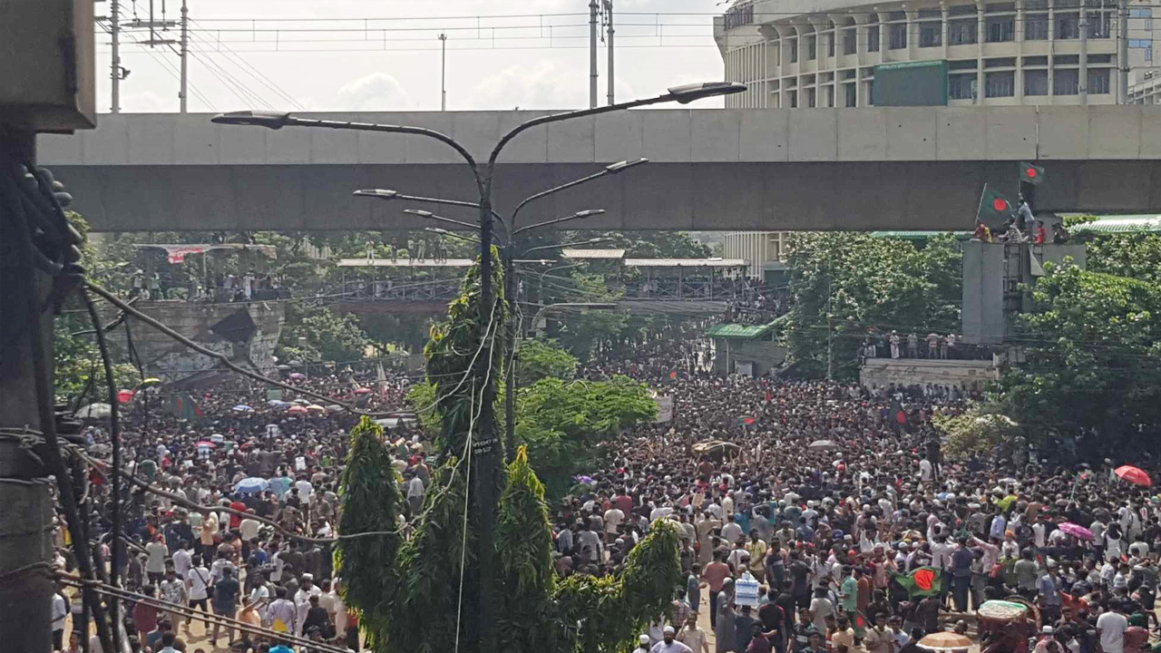 বৈষম্যবিরোধী ছাত্র আন্দোলনের আজ ‘সর্বাত্মক অবস্থান’ কর্মসূচি