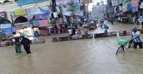 কোমর পানিতে ডুবল চট্টগ্রাম, ভারী বৃষ্টি হতে পারে আরও ২ দিন