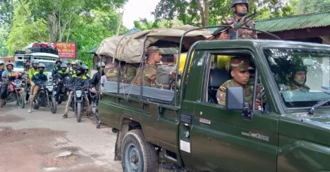 সাজেকে আটকা পড়া দুই শতাধিক পর্যটক উদ্ধার