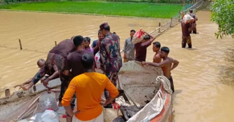 খাগড়াছড়ির সীমান্ত এলাকা থেকে ২ হাজার পানিবন্দী মানুষকে উদ্ধার বিজিবির