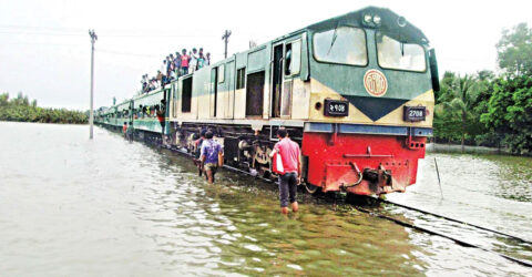 চট্টগ্রামের সঙ্গে সারাদেশে ট্রেন যোগাযোগ বন্ধ