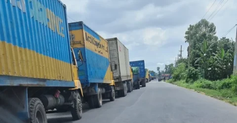 ঢাকা-চট্টগ্রাম মহাসড়কে ধীরগতিতে যান চলাচল শুরু