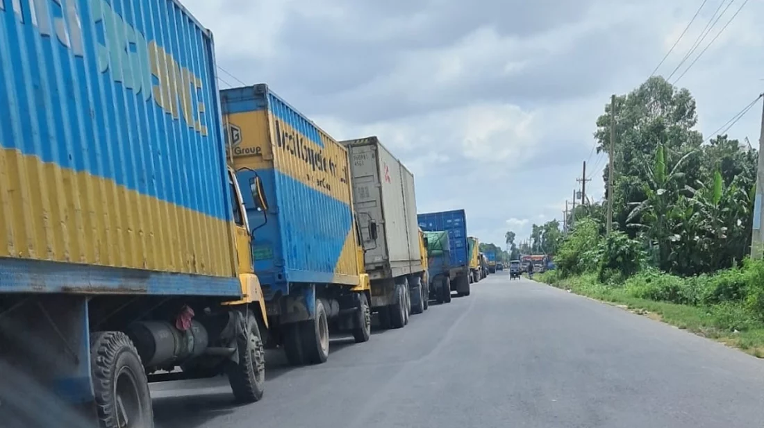 ঢাকা-চট্টগ্রাম মহাসড়কে ধীরগতিতে যান চলাচল শুরু