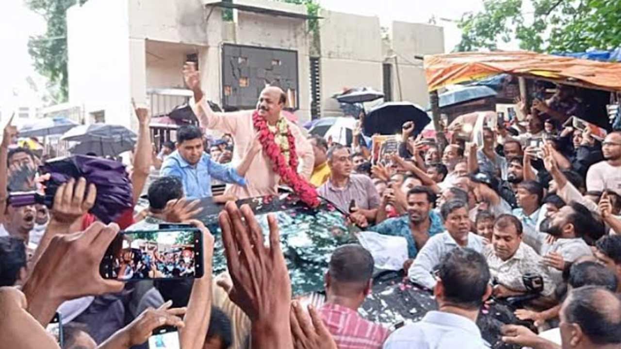 ৮ বছর পর কারামুক্ত হলেন বিএনপি নেতা আসলাম চৌধুরী