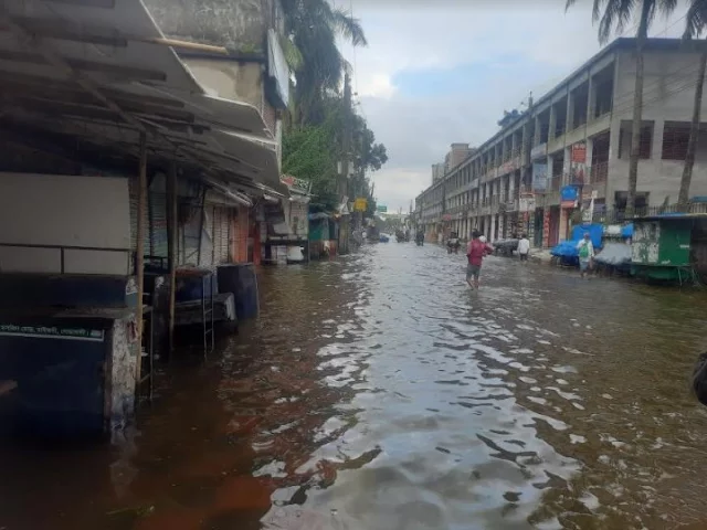 নোয়াখালীর পরিস্থিতি ভালো না, গ্রামাঞ্চলে ত্রাণের জন্য হাহাকার