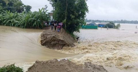 বন্যার্তদের সহায়তায় তিন দপ্তরের কর্মচারীরা দিলেন ৯৯ লাখ টাকা