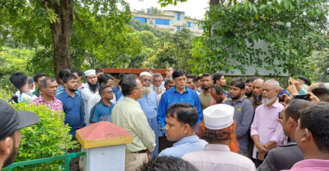 বান্দরবান জেলা পরিষদ চেয়ারম্যানের অপসারণের দাবিতে অবস্থান ধর্মঘট