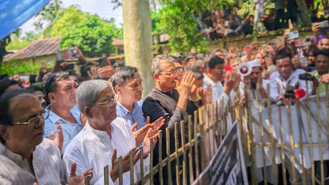 আবু সাঈদের কবর জিয়ারত করলেন মির্জা ফখরুল