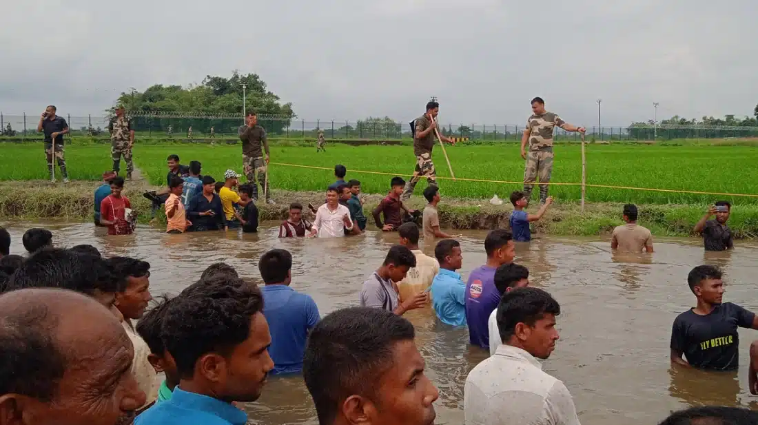 দেশত্যাগ করতে ভারত সীমান্তে জড়ো হয়েছেন সনাতন ধর্মালম্বীরা