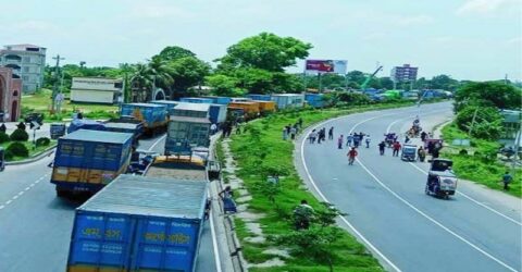 ট্রাক-বিকল, ঢাকা-চট্টগ্রাম মহাসড়কে ৩০ কিলোমিটার যানজট