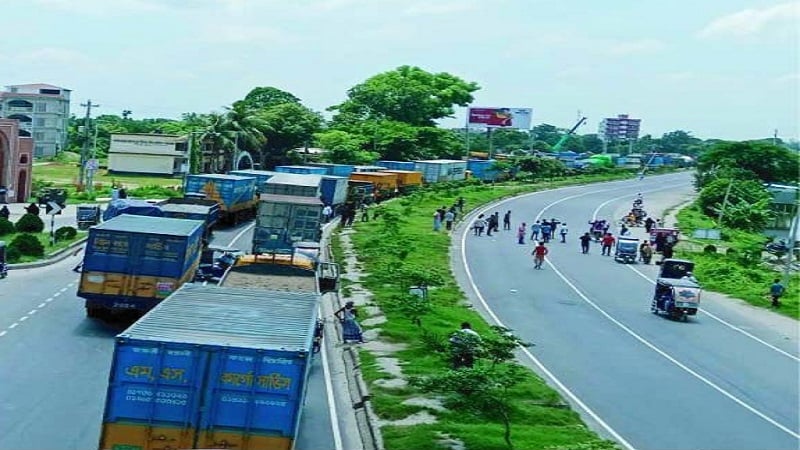 ট্রাক-বিকল, ঢাকা-চট্টগ্রাম মহাসড়কে ৩০ কিলোমিটার যানজট