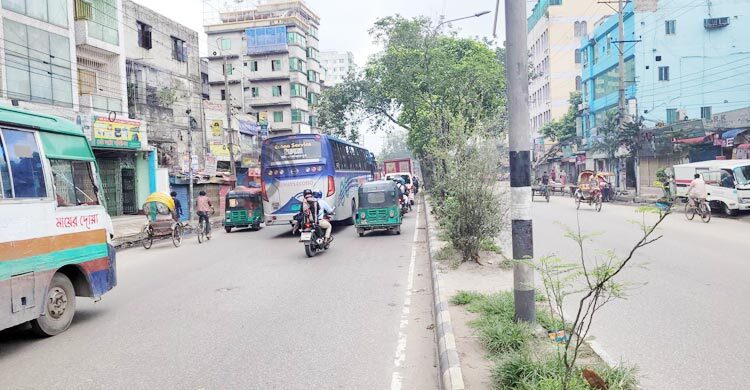 রাজধানীতে যান চলাচল স্বাভাবিক, বেড়েছে লোকসমাগম