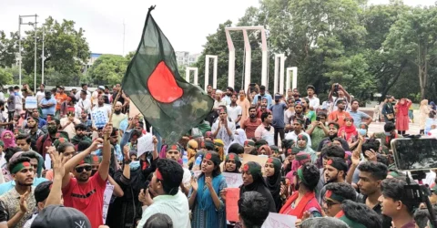 ছাত্র-জনতার দখলে রাজধানী, গুরুত্বপূর্ণ সব সড়ক বন্ধ