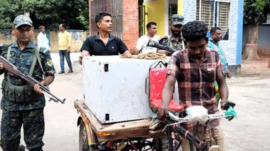 লুট হওয়া এটিএম বুথ উদ্ধার করল শিক্ষার্থীরা