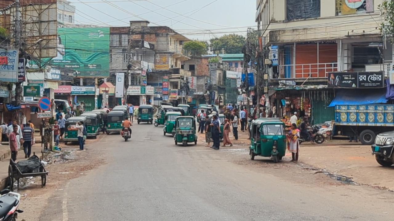 চেনা ছন্দে ফিরতে শুরু করেছে রাঙামাটি