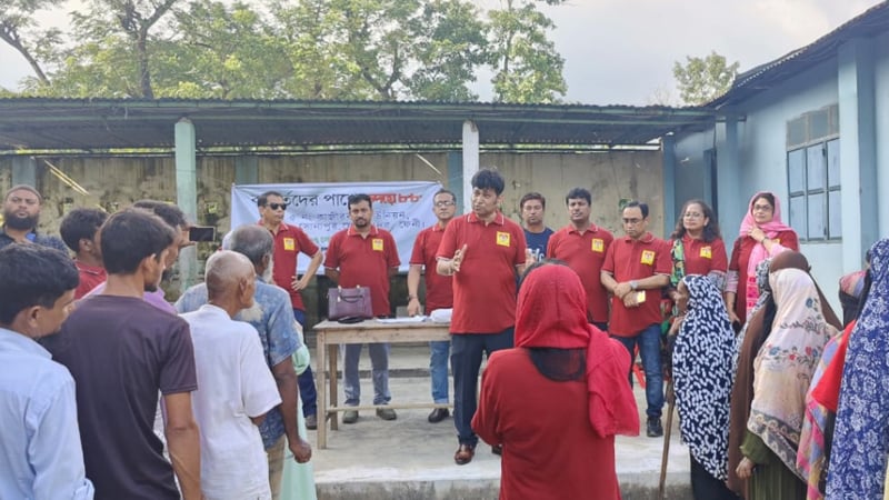 ফেনীতে বন্যায় ক্ষতিগ্রস্ত ১৪৫ পরিবারকে অর্থ সহায়তা