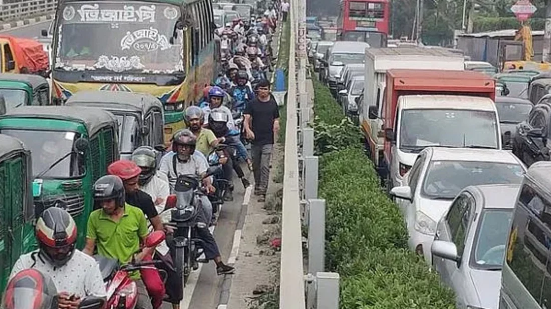 মেট্রোরেল বন্ধ, রাজধানীতে তীব্র যানজট