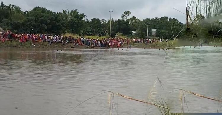 নদীতে গোসল করতে নেমে বাবা-মেয়ে নিখোঁজ