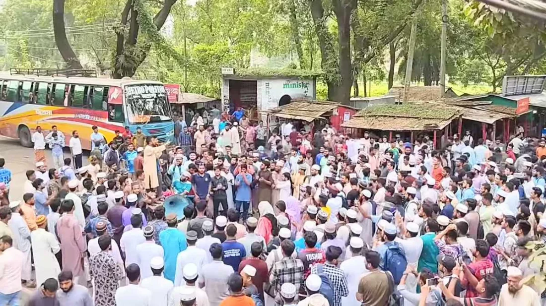 উপাচার্য নিয়োগের দাবিতে মহাসড়ক অবরোধ করে ইবি শিক্ষার্থীদের বিক্ষোভ