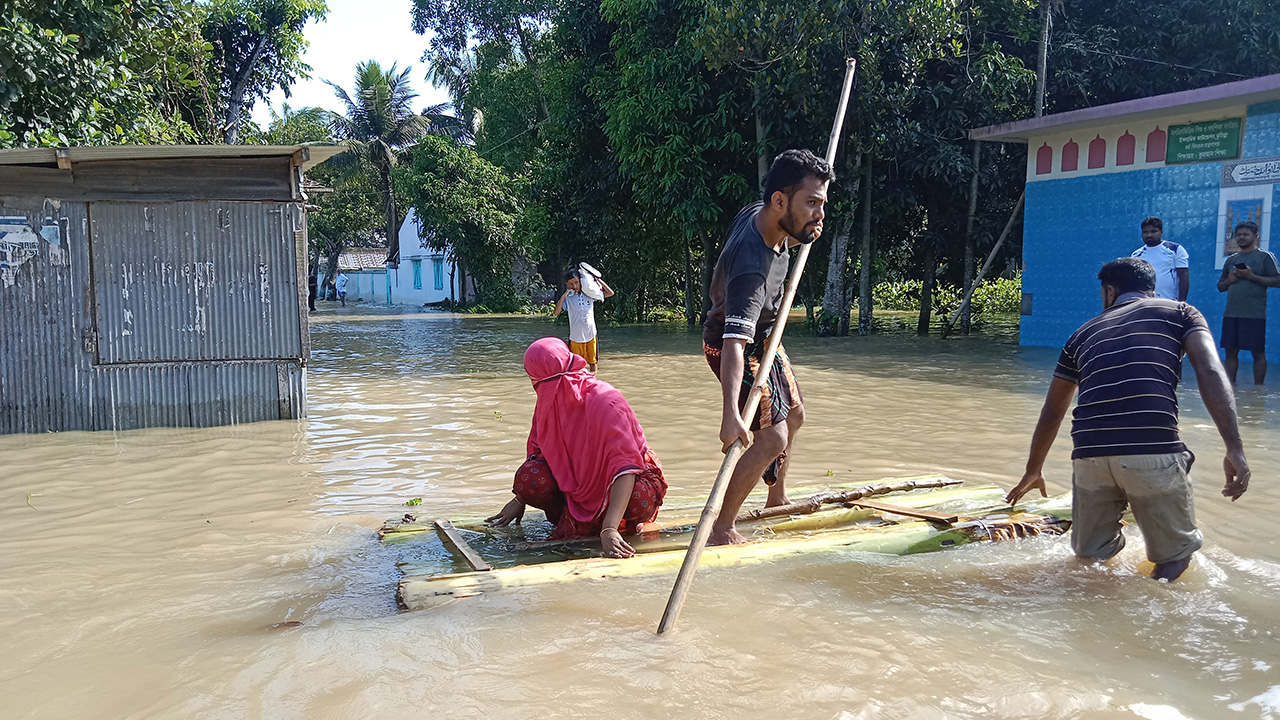 বন্যায় মৃত্যু বেড়ে ৭১