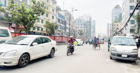 বায়ুদূষণের শীর্ষে আজ ঢাকা