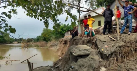 গোমতীর পানি কমার সঙ্গে সঙ্গে তীব্র হচ্ছে ভাঙন