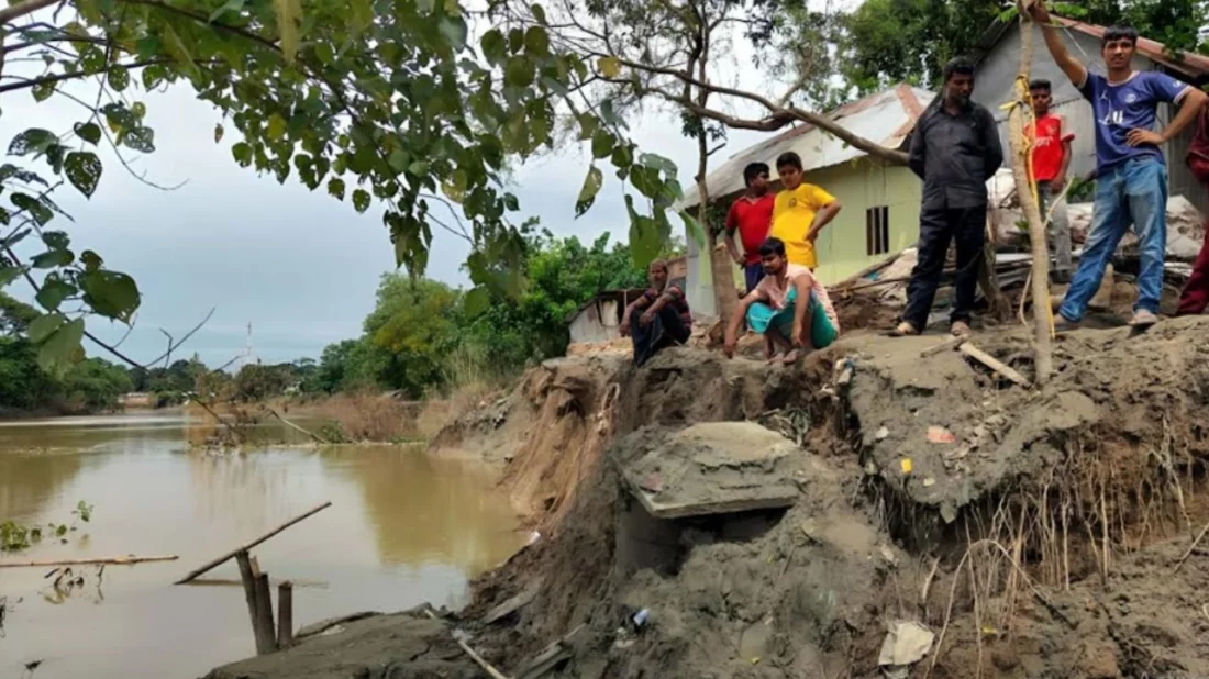 গোমতীর পানি কমার সঙ্গে সঙ্গে তীব্র হচ্ছে ভাঙন