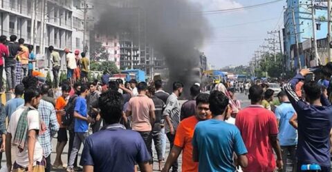 ট্রাকচাপায় ২ পোশাকশ্রমিক নিহত, ঢাকা-টাঙ্গাইল মহাসড়ক অবরোধ