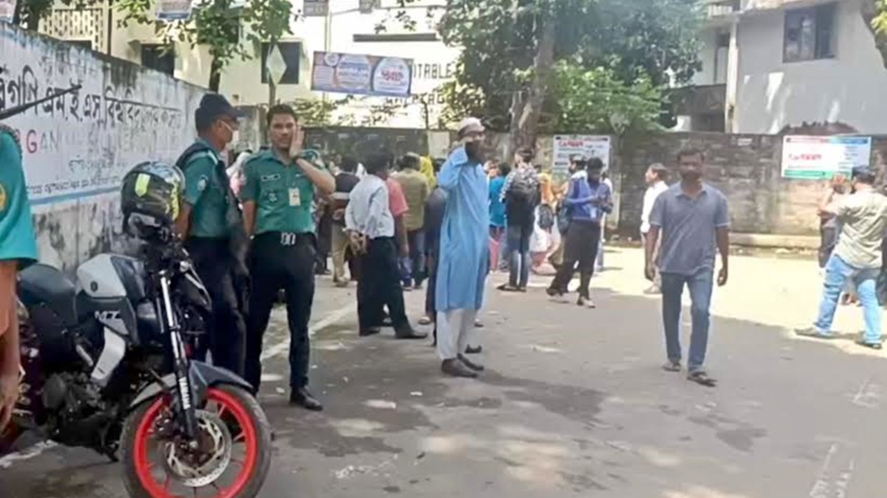 এবার এমইএস ও ইস্পাহানি কলেজের শিক্ষার্থীদের মধ্যে সংঘর্ষ