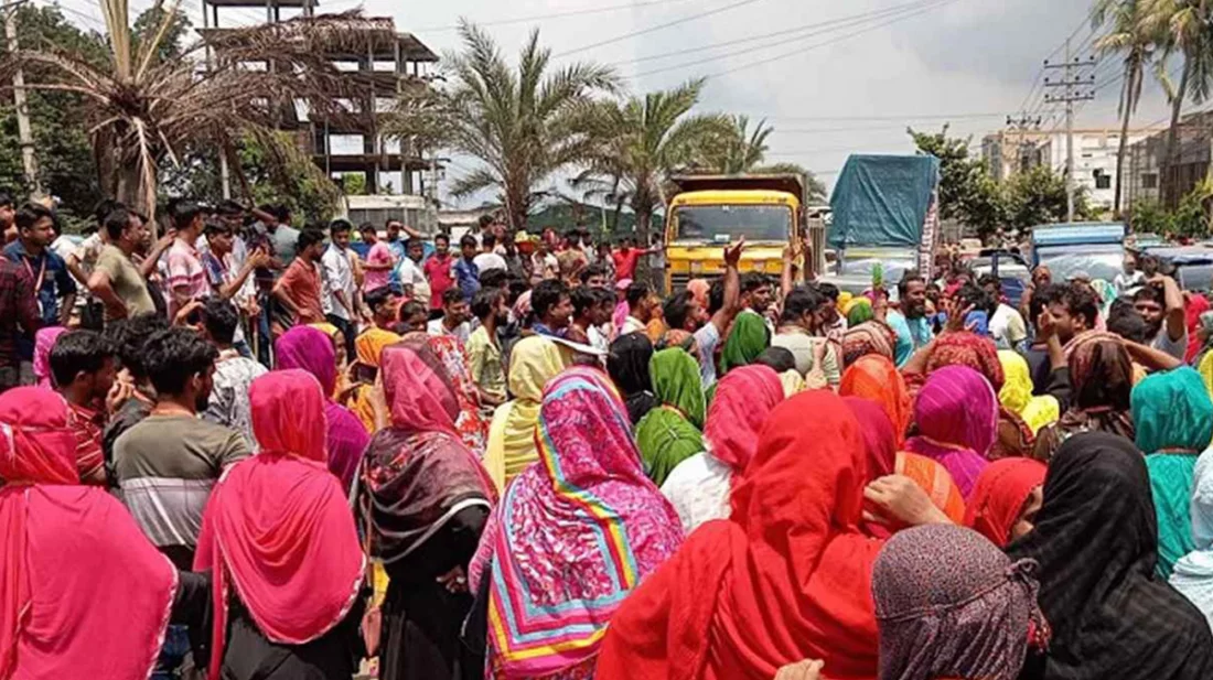 শতাধিক পোশাক-কারখানায় ছুটি ঘোষণা