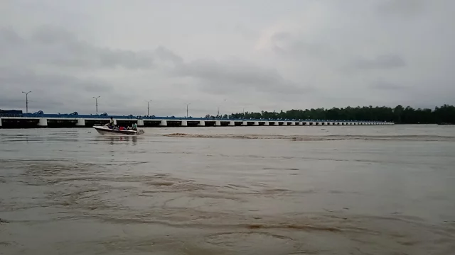 পানি বিপৎসীমা ছুই ছুই, খুলে দেওয়া হয়েছে তিস্তা ব্যারাজের ৪৪ গেট