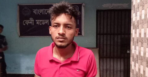 ছাত্র আন্দোলনের মিছিলে হামলা, ফেনীতে ছাত্রলীগ নেতা গ্রেফতার