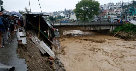 বন্যা-ভূমিধসে বিপর্যস্ত নেপাল, প্রাণহানি বেড়ে ১৯২