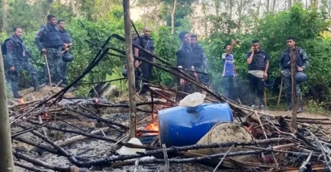 মহেশখালীতে মদ তৈরির কারখানা ধ্বংস করল নৌবাহিনী