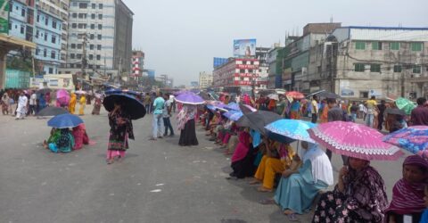 তিন দাবিতে টঙ্গী‌তে মহাসড়ক অবরোধ কারখানা শ্রমিক‌দের