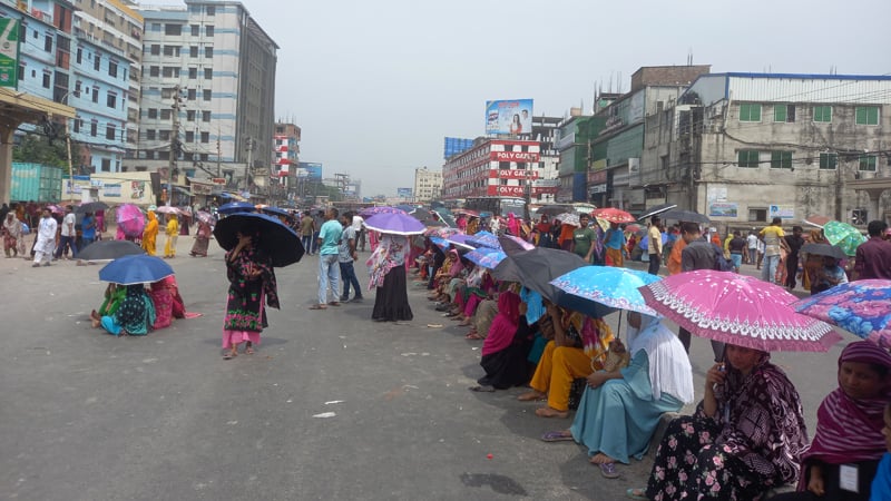 তিন দাবিতে টঙ্গী‌তে মহাসড়ক অবরোধ কারখানা শ্রমিক‌দের