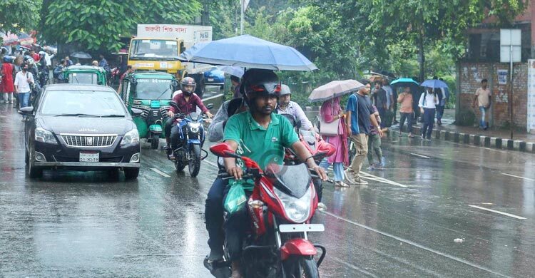 ঢাকায় সকাল থেকে বৃষ্টি, অফিসগামীদের ভোগান্তি