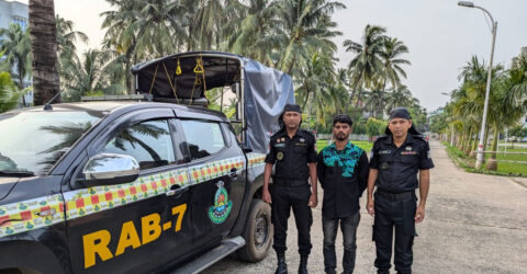 শিক্ষার্থীদের ওপর গুলি করা যুবক ইয়াবাসহ গ্রেপ্তার