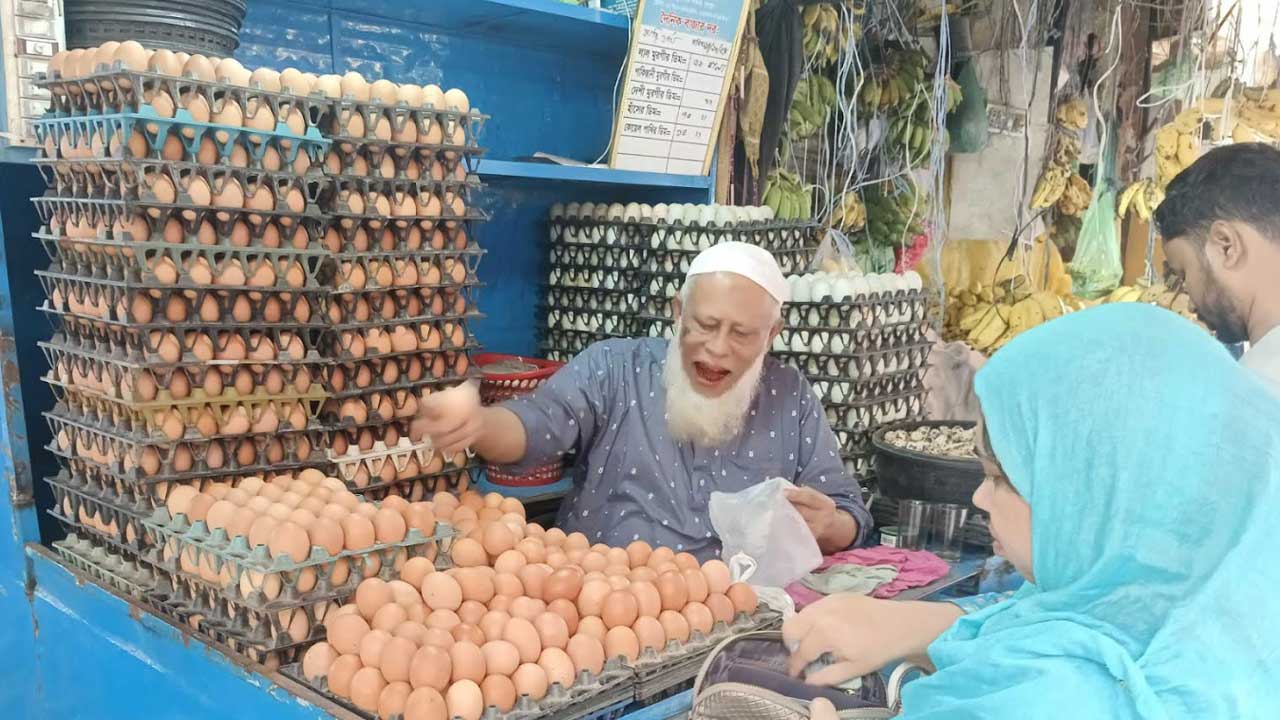 রংপুরে সরকার নির্ধারিত দামে ডিম বিক্রি শুরু, কমেনি খুচরায়