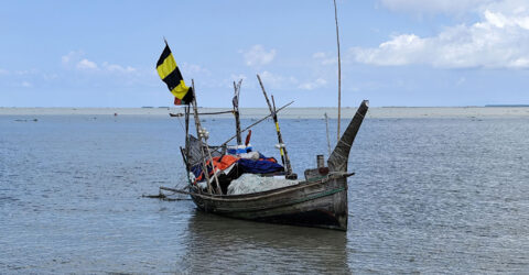 জেলেদের হামলায় মৎস্য বিভাগের ২ কর্মকর্তা আহত