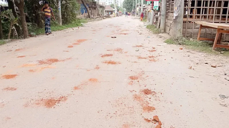 আশুলিয়ায় পোশাকশ্রমিক-পুলিশ সংঘর্ষ, আহত ১০, ছুটি পাঁচ কারখানা