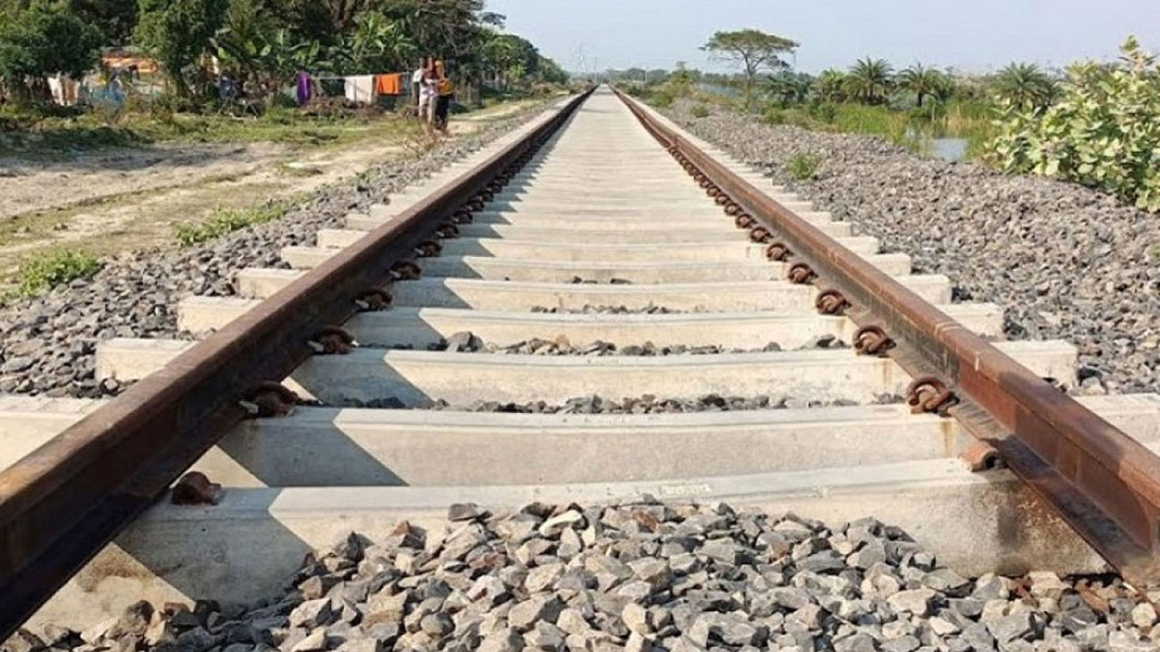 চিলাহাটি এক্সপ্রেস ট্রেনে কাটা পড়ে এক ব্যক্তির মৃত্যু