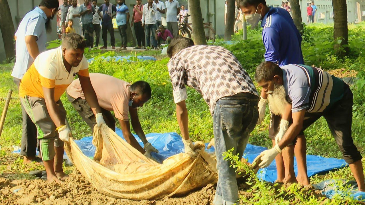 কবর থেকে তোলা হলো আন্দোলনে নিহত সাকিবের মরদেহ