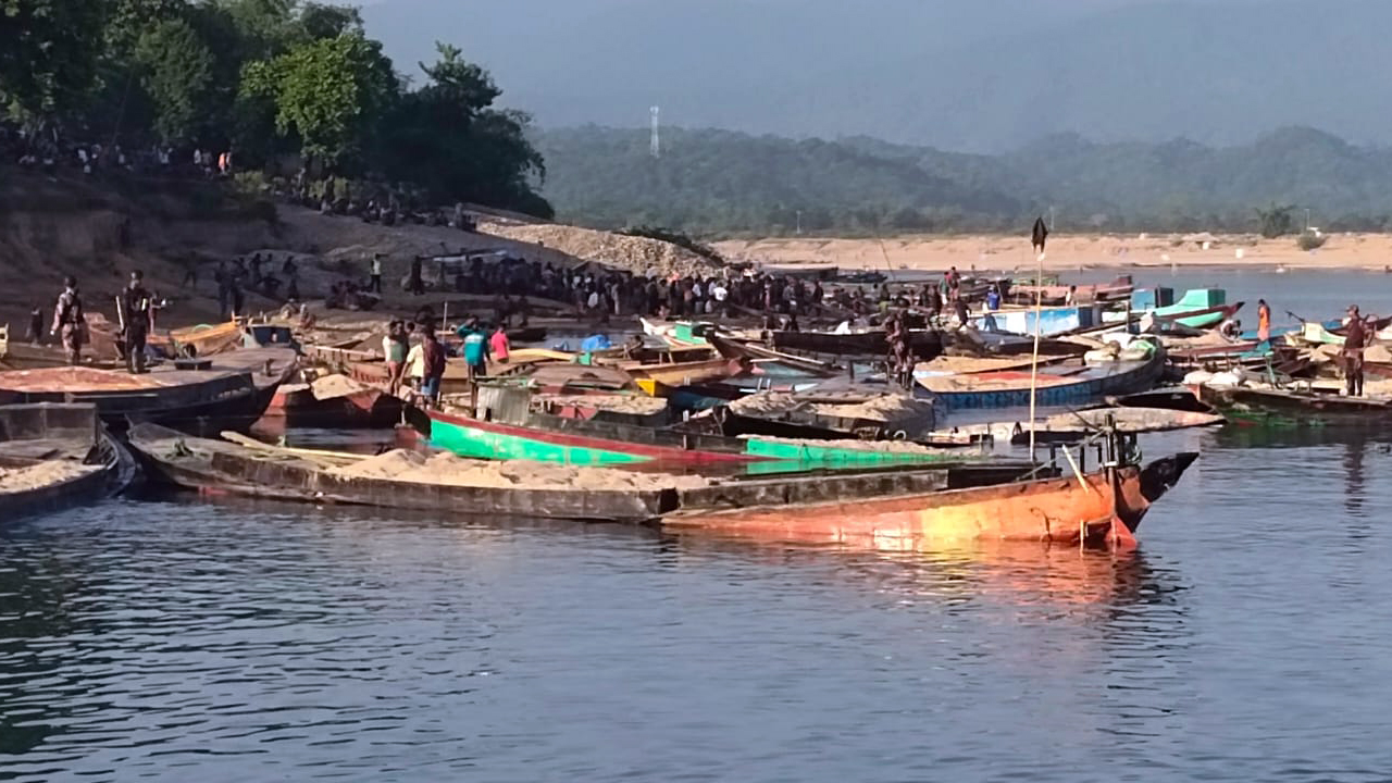 ধোপাজান নদীতে টাস্কফোর্সের অভিযান, ১৩ কোটি টাকার মালামাল জব্দ