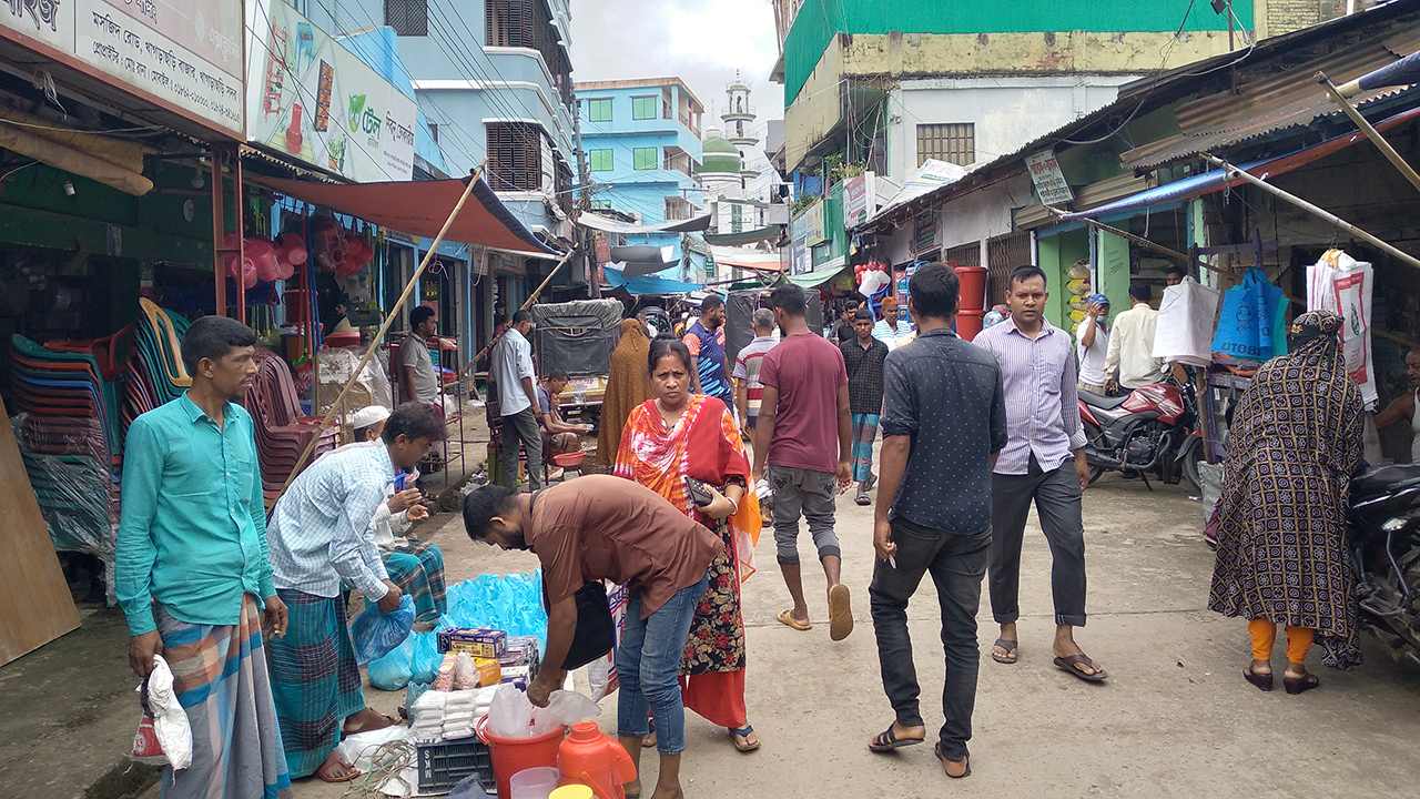 খাগড়াছড়িতে পরিস্থিতি স্বাভাবিক, হাটে মানুষের উপস্থিতি কম