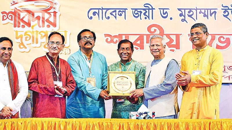 দুর্গাপূজা উপলক্ষে প্রধান উপদেষ্টার ঢাকেশ্বরী মন্দির পরিদর্শন